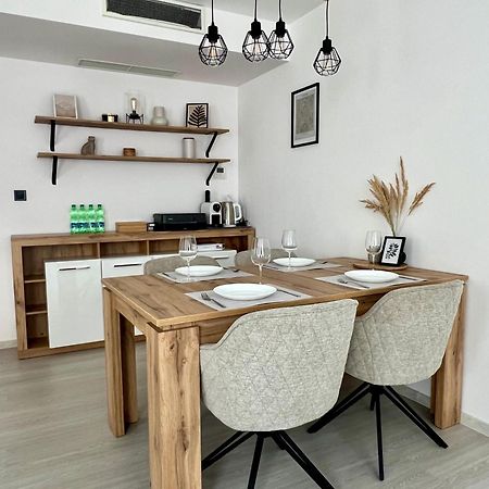 Skau Piano Family & Business Apartment Free Parking บราติสลาวา ภายนอก รูปภาพ