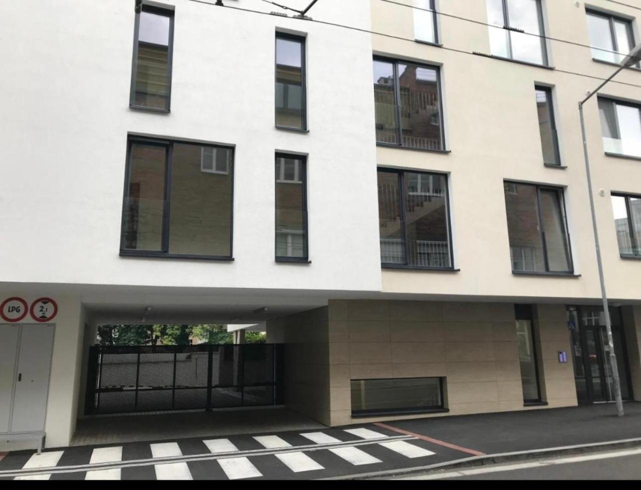 Skau Piano Family & Business Apartment Free Parking บราติสลาวา ภายนอก รูปภาพ
