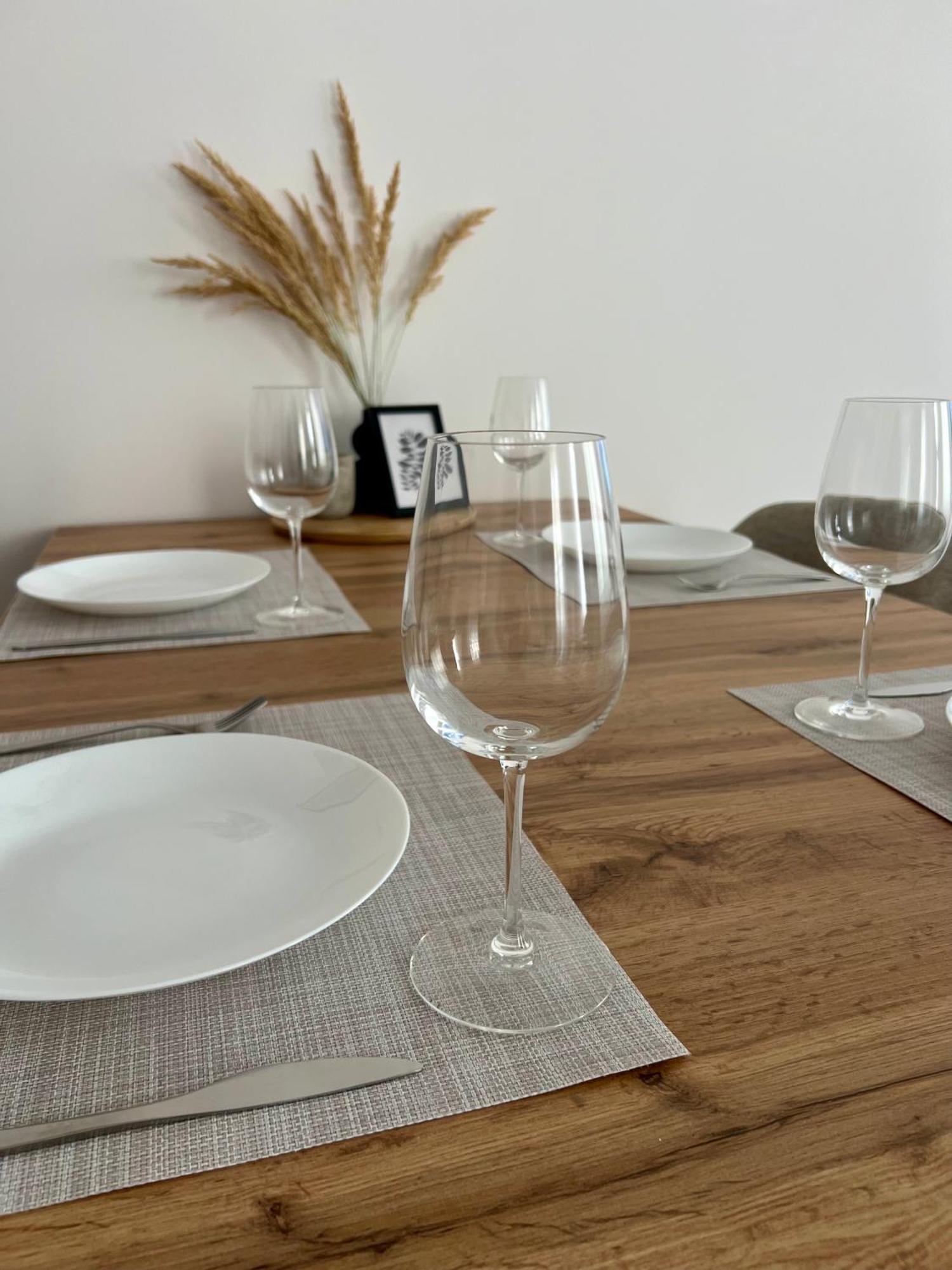 Skau Piano Family & Business Apartment Free Parking บราติสลาวา ภายนอก รูปภาพ