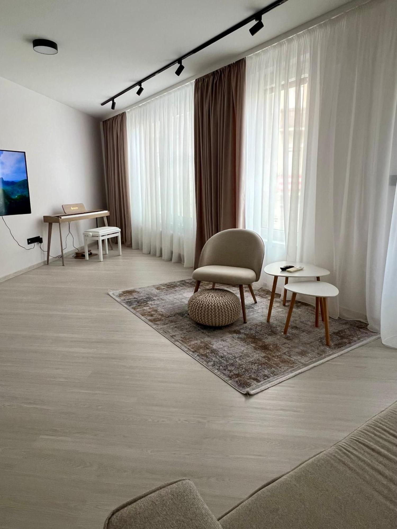 Skau Piano Family & Business Apartment Free Parking บราติสลาวา ภายนอก รูปภาพ