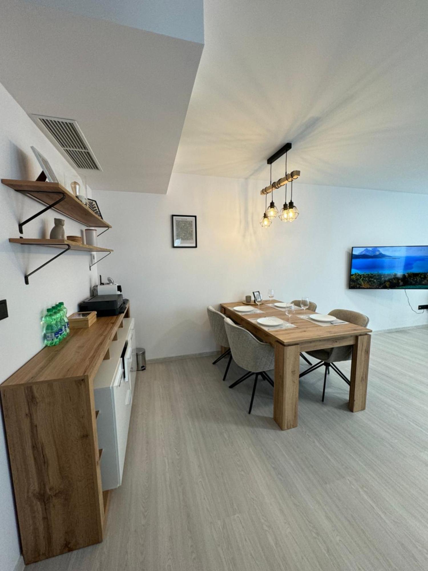 Skau Piano Family & Business Apartment Free Parking บราติสลาวา ภายนอก รูปภาพ